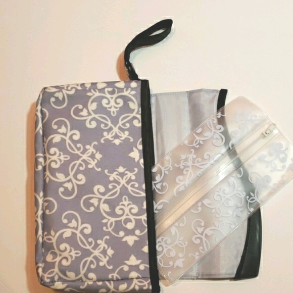 Munchkin Diaper Change Pouch * Ma - Picture 2 of 3